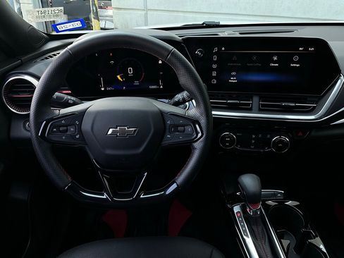 Used 2024 Chevrolet Trax RS w/ Sunroof Package image 13