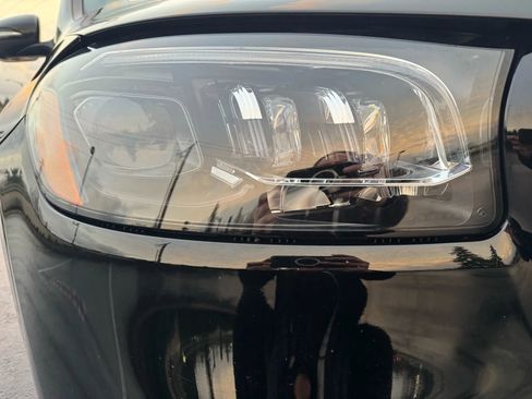 Used 2023 Mercedes-Benz GLS 580 4MATIC image 15