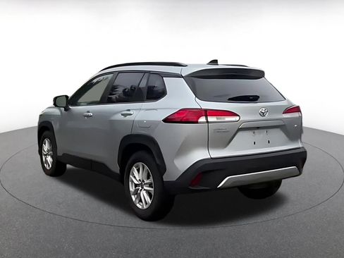 Used 2025 Toyota Corolla Cross LE image 10