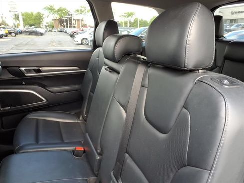 Used 2020 Kia Telluride S w/ S 8 Passenger Seating Package AWD/4WD image 13