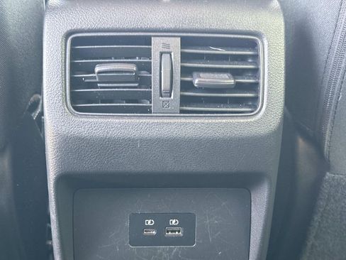 Certified 2023 Nissan Rogue SV FWD image 16