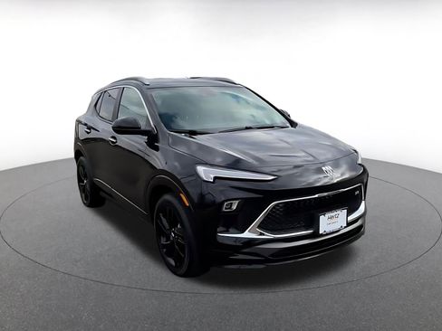 Used 2024 Buick Encore GX Sport Touring image 3