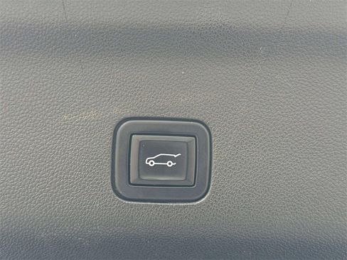 Used 2022 Cadillac Escalade ESV Premium Luxury Platinum image 19