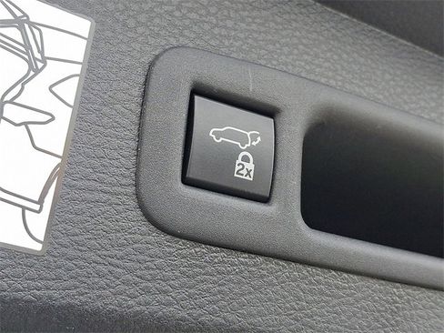 Used 2023 Toyota Sienna XLE image 30