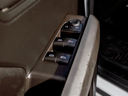 Used 2023 Chevrolet Colorado Trail Boss w/ Technology Package image 13