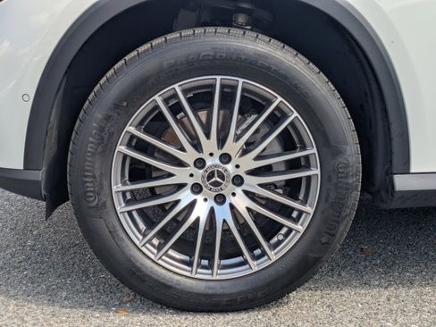 Used 2025 Mercedes-Benz GLC 300 image 3