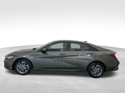 Used 2024 Hyundai Elantra SEL FWD image 2