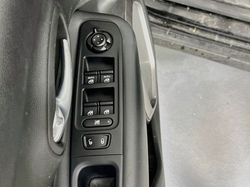 Used 2022 Jeep Renegade Latitude w/ Convenience Group AWD/4WD image 18