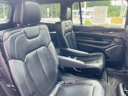 Used 2022 Jeep Grand Cherokee L Overland w/ Advanced Protech Group III AWD/4WD image 14
