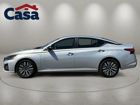 Used 2024 Nissan Altima 2.5 SV FWD image 2