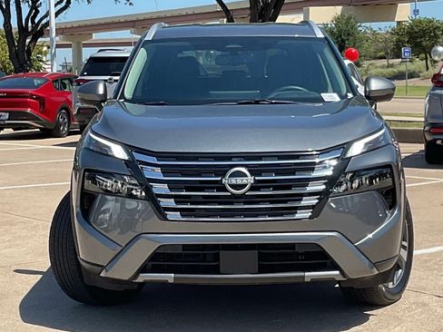 Used 2026 Nissan Rogue SL FWD image 2