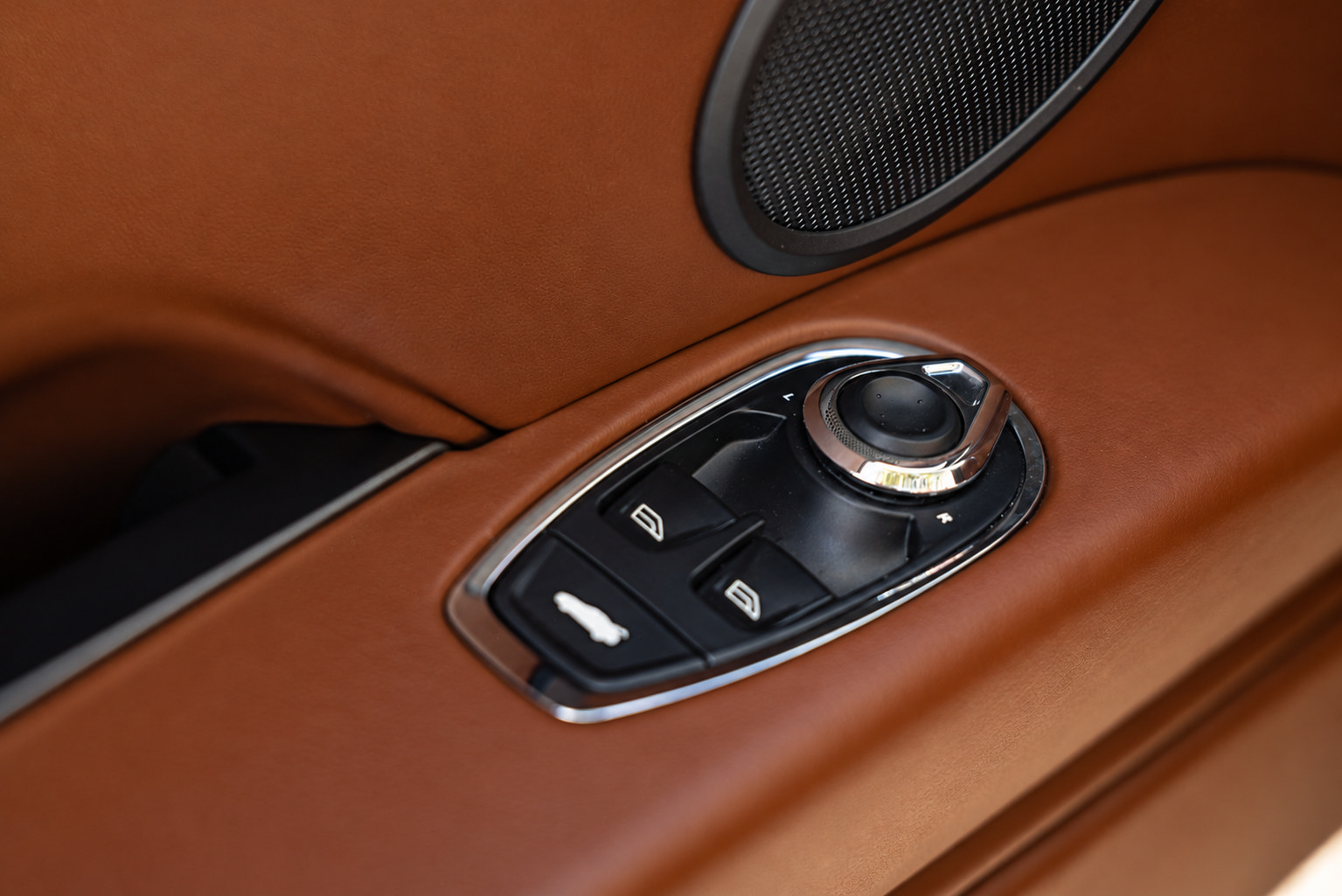 Used 2019 Aston Martin DB11 Volante RWD image 35