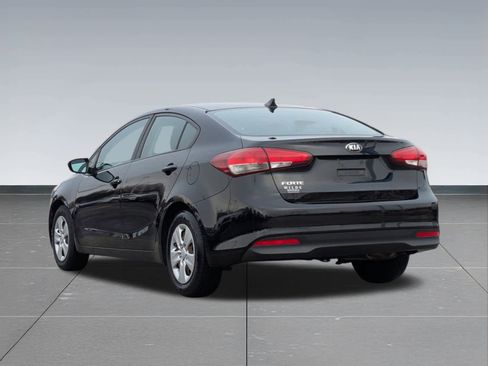 Used 2017 Kia Forte LX image 4