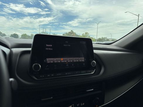 Used 2025 Nissan Rogue SV FWD image 20
