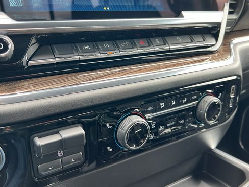 Used 2025 Chevrolet Silverado 1500 LT Trail Boss w/ Convenience Package II image 32