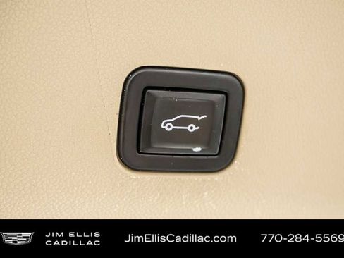 Used 2022 Cadillac Escalade ESV Premium Luxury image 38