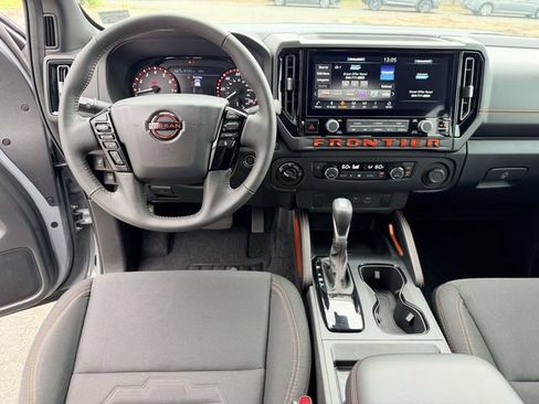 Used 2025 Nissan Frontier PRO-4X AWD/4WD image 17