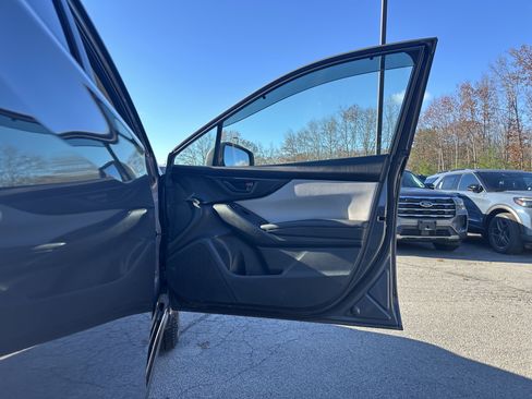 Used 2021 Subaru Crosstrek 2.0i Premium image 32