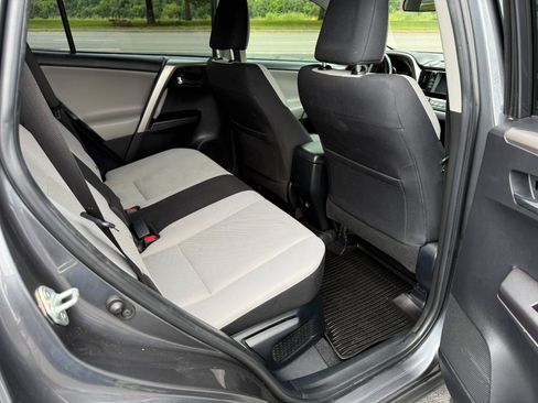 Used 2018 Toyota RAV4 XLE AWD/4WD image 18