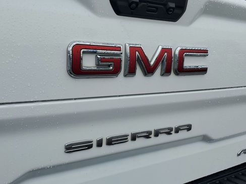 Used 2022 GMC Sierra 1500 AT4 w/ AT4 Premium Package image 8