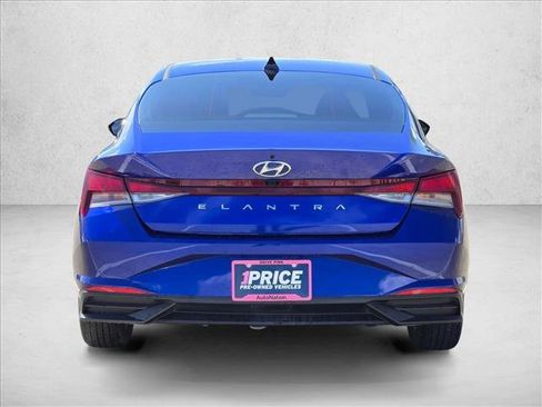 Used 2023 Hyundai Elantra SEL w/ Preferred Accessory Package image 7