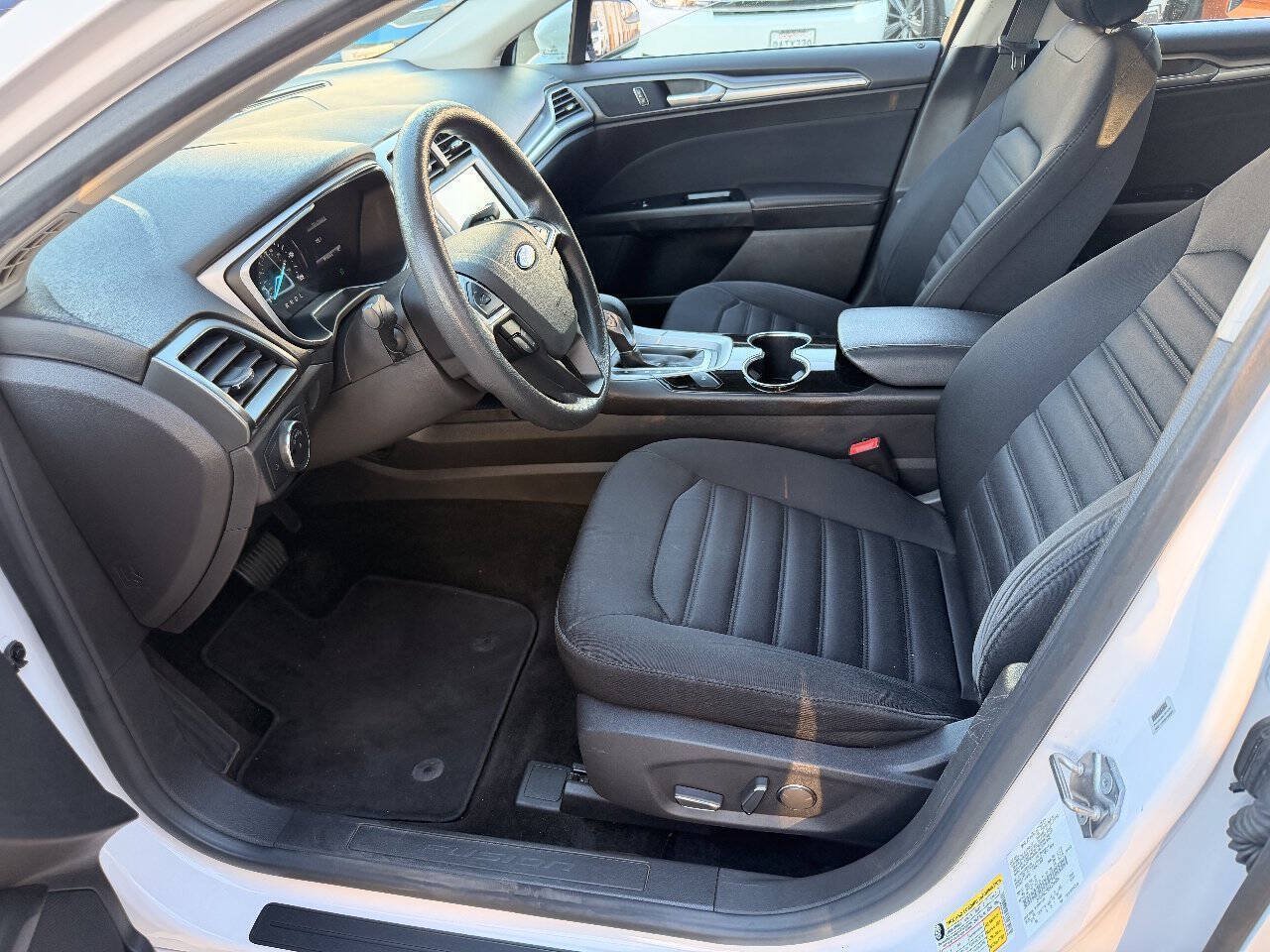 Used 2016 Ford Fusion SE FWD image 21