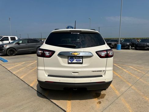 Used 2015 Chevrolet Traverse LT w/ Style and Technology Package FWD image 6