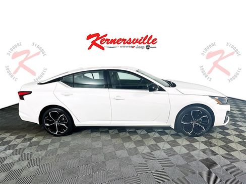 Used 2025 Nissan Altima 2.5 SR image 8