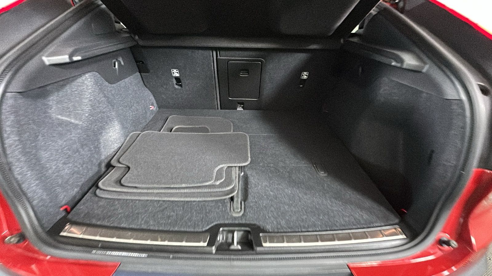 Used 2023 Volvo C40 P8 Recharge Ultimate AWD/4WD image 32