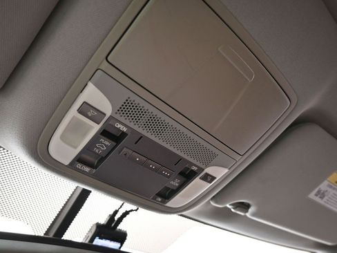 Used 2017 Acura TLX V6 image 21