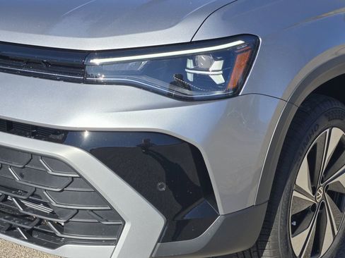 New 2026 Volkswagen Taos SE image 6