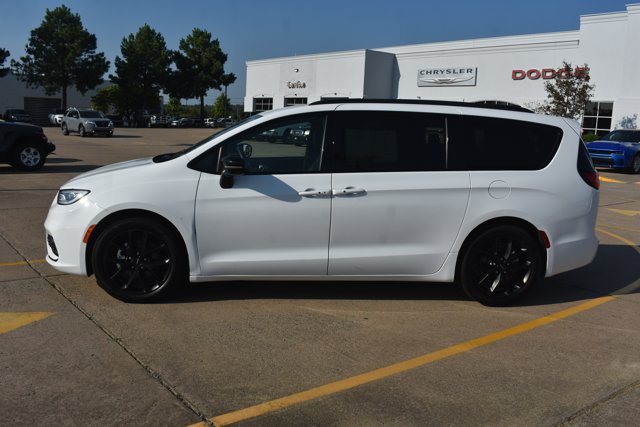Used 2025 Chrysler Pacifica Limited FWD image 10