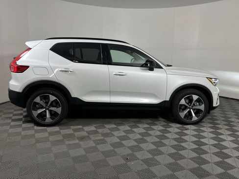 Used 2026 Volvo XC40 B5 Plus w/ Climate Package AWD/4WD image 9