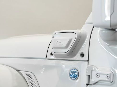 Used 2021 Jeep Wrangler Unlimited Sahara w/ Cold Weather Group AWD/4WD image 37