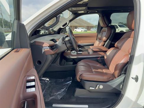 Used 2025 Lincoln Navigator L Reserve AWD/4WD image 8