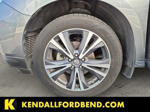 Used 2018 Nissan Pathfinder Platinum AWD/4WD image 10