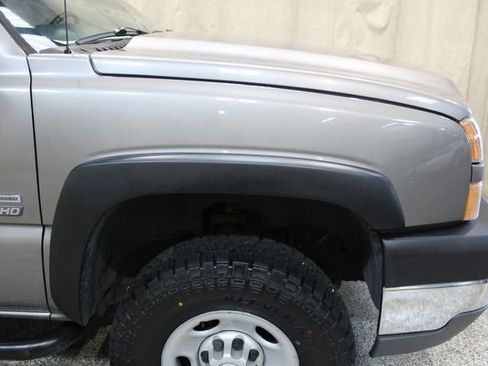 Used 2006 Chevrolet Silverado 2500 W/T w/ Heavy-Duty Power Package image 9