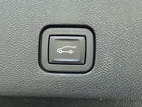 Used 2023 Cadillac XT6 Luxury FWD image 13