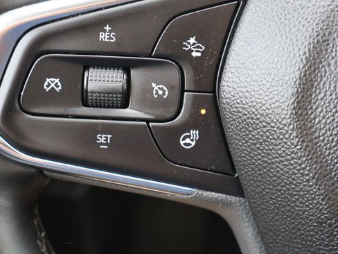 Used 2025 Chevrolet Trax LT w/ LT Convenience Package FWD image 22