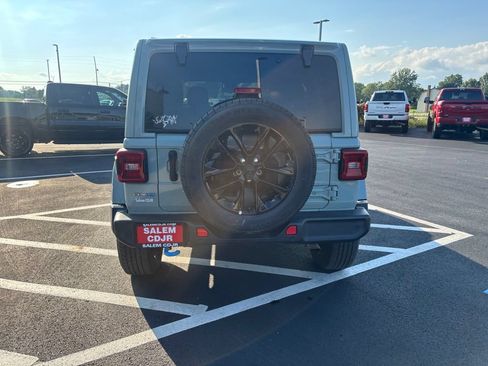 Used 2024 Jeep Wrangler Unlimited Sahara w/ Safety Group AWD/4WD image 9