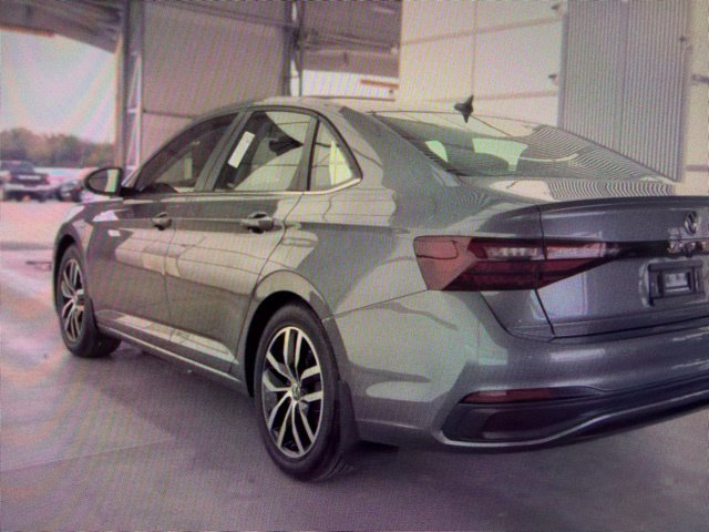 Used 2025 Volkswagen Jetta SE FWD image 8