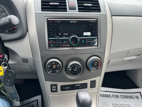 Used 2013 Toyota Corolla LE image 18