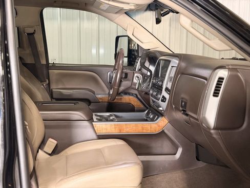 Used 2018 GMC Sierra 2500 SLT w/ Duramax Plus Package AWD/4WD image 2