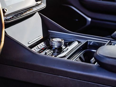 Used 2024 Jeep Wagoneer Series II w/ Flexible Seating Group image 23