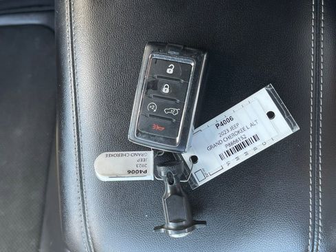 Used 2023 Jeep Grand Cherokee L Laredo AWD/4WD image 34