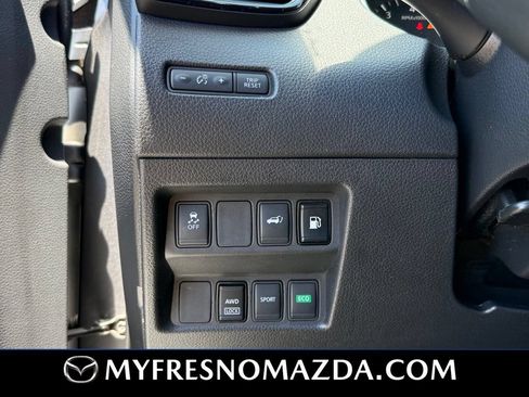 Used 2018 Nissan Rogue SV AWD/4WD image 30