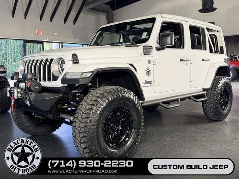 Used 2025 Jeep Wrangler Unlimited Sahara w/ Safety Group AWD/4WD image 3