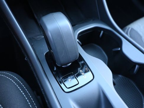 Used 2025 Volvo XC40 B5 Core image 31