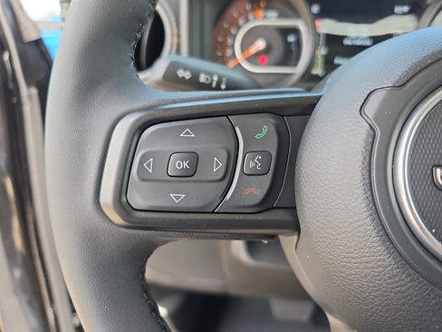 Used 2018 Toyota Tacoma TRD Sport RWD image 19