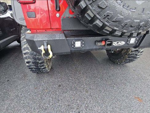 Used 2016 Jeep Wrangler Unlimited Rubicon w/ Connectivity Group image 5